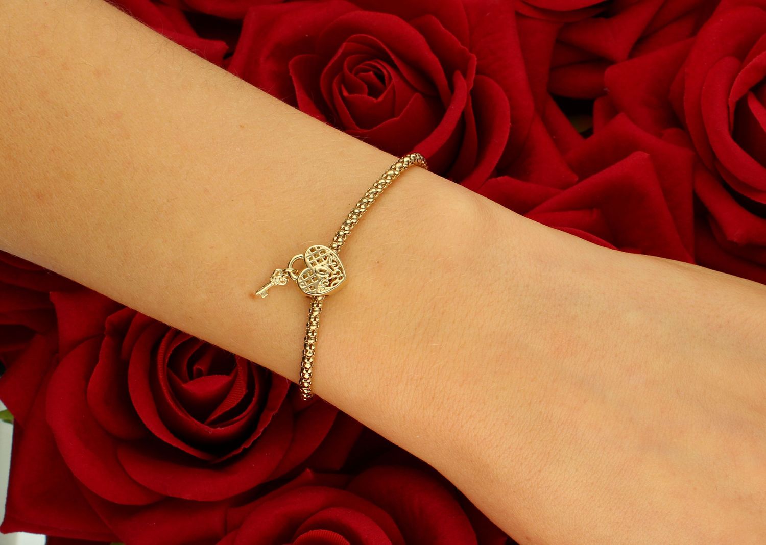 Złoty charms do bransoletki typu Pandora serce ażurowe z kluczykiem pr 585, ZA 6533 585 Złoty charms do bransoletki typu Pandora serce ażurowe z wiszącym kluczykiem. Modny charms do bransoletki1.jpg